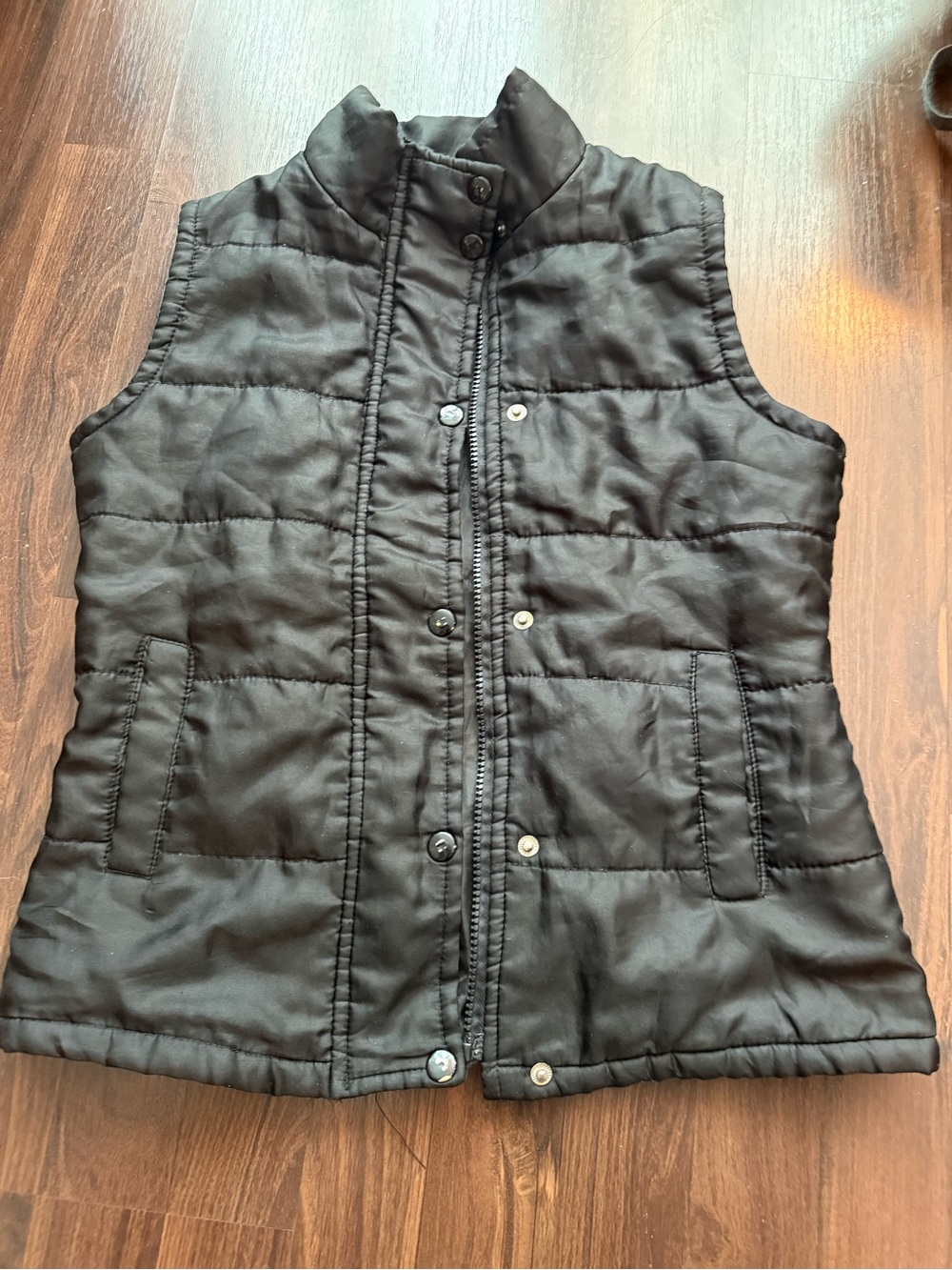 Black Puffer Vest Snap Button Only NO ZIP Priced to Sell🔥 - Picture 2 of 4